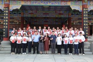 以實(shí)踐繪就華彩人生，用行動(dòng)書寫閃亮未來